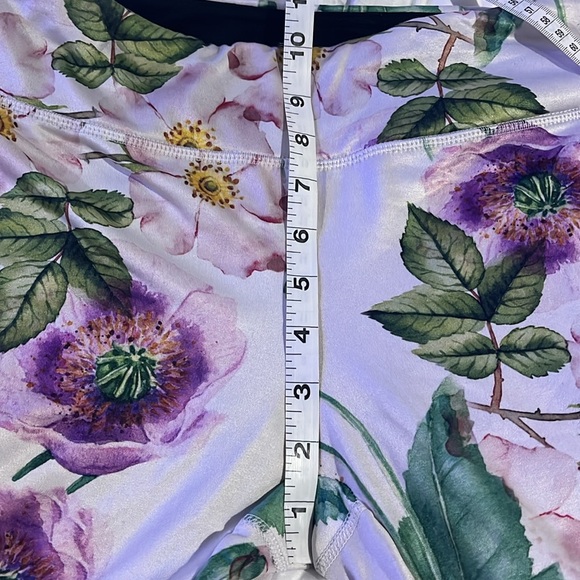 LuLaRoe Women’s Lilac Jade Cropped Athletic Floral Leggings Size Small - Picture 10 of 15